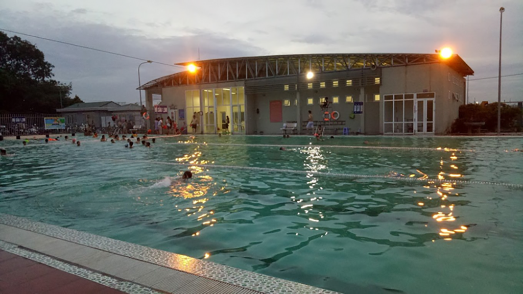 Những bể bơi Hà Đông sạch