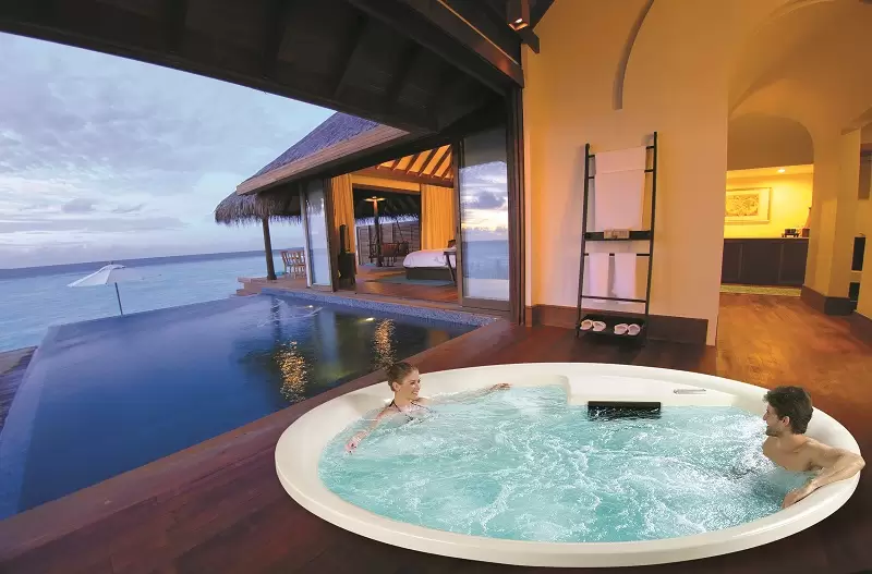Lợi ích tuyệt vời khi sử dụng hồ bơi Jacuzzi Lợi ích tuyệt vời khi sử dụng hồ bơi Jacuzzi