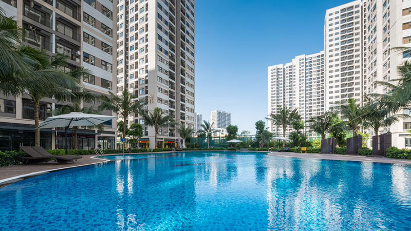Hồ bơi bốn mùa ngoài trời